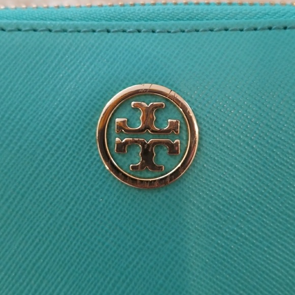 Tory Burch Mint Green Leather Robinson Wristlet - Picture 6 of 7
